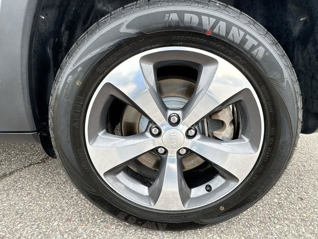 Used 2019 Jeep Cherokee Limited AWD/4WD image 14