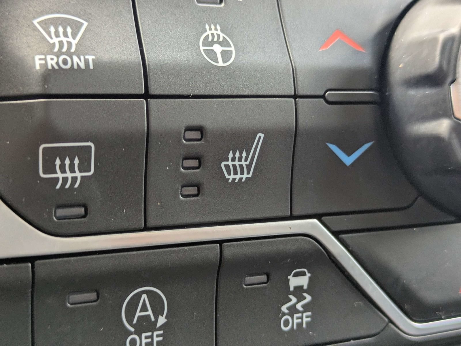 Used 2018 Jeep Wrangler Unlimited Sahara w/ LED Lighting Group AWD/4WD image 13