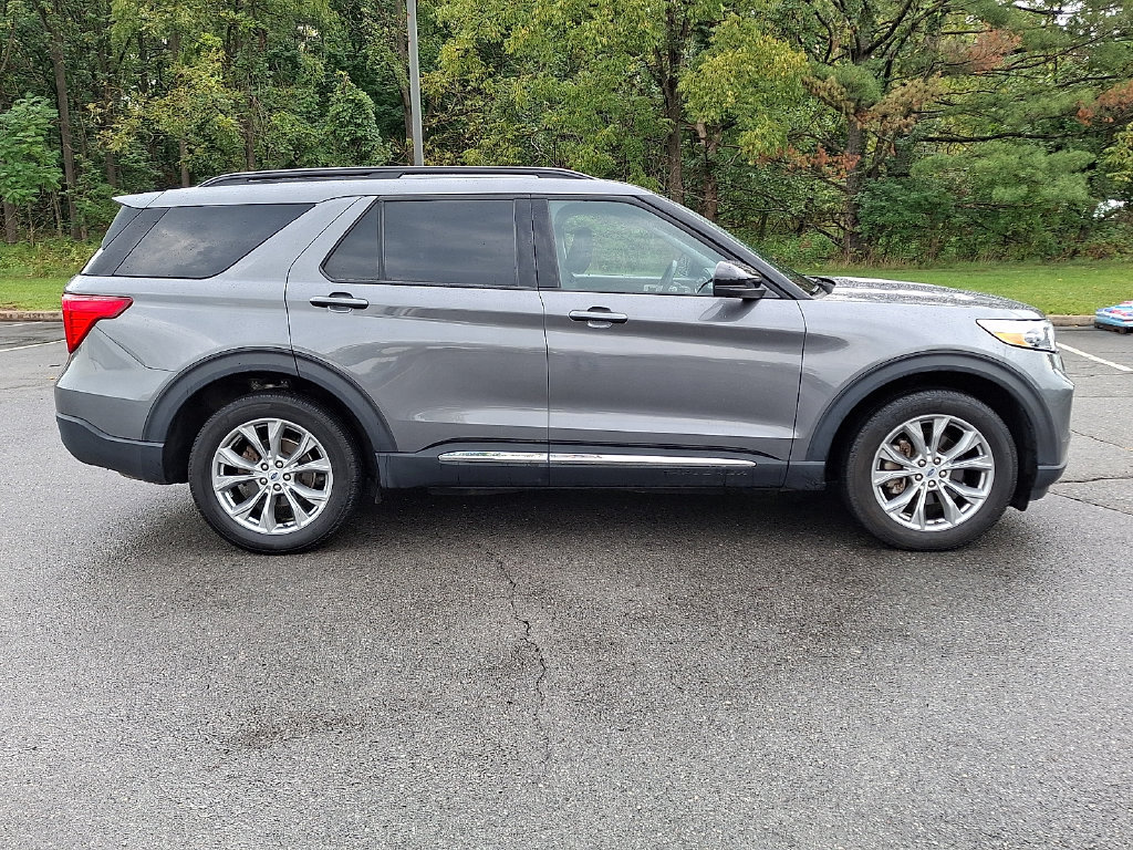 Certified 2023 Ford Explorer XLT w/ Equipment Group 202A AWD/4WD image 10