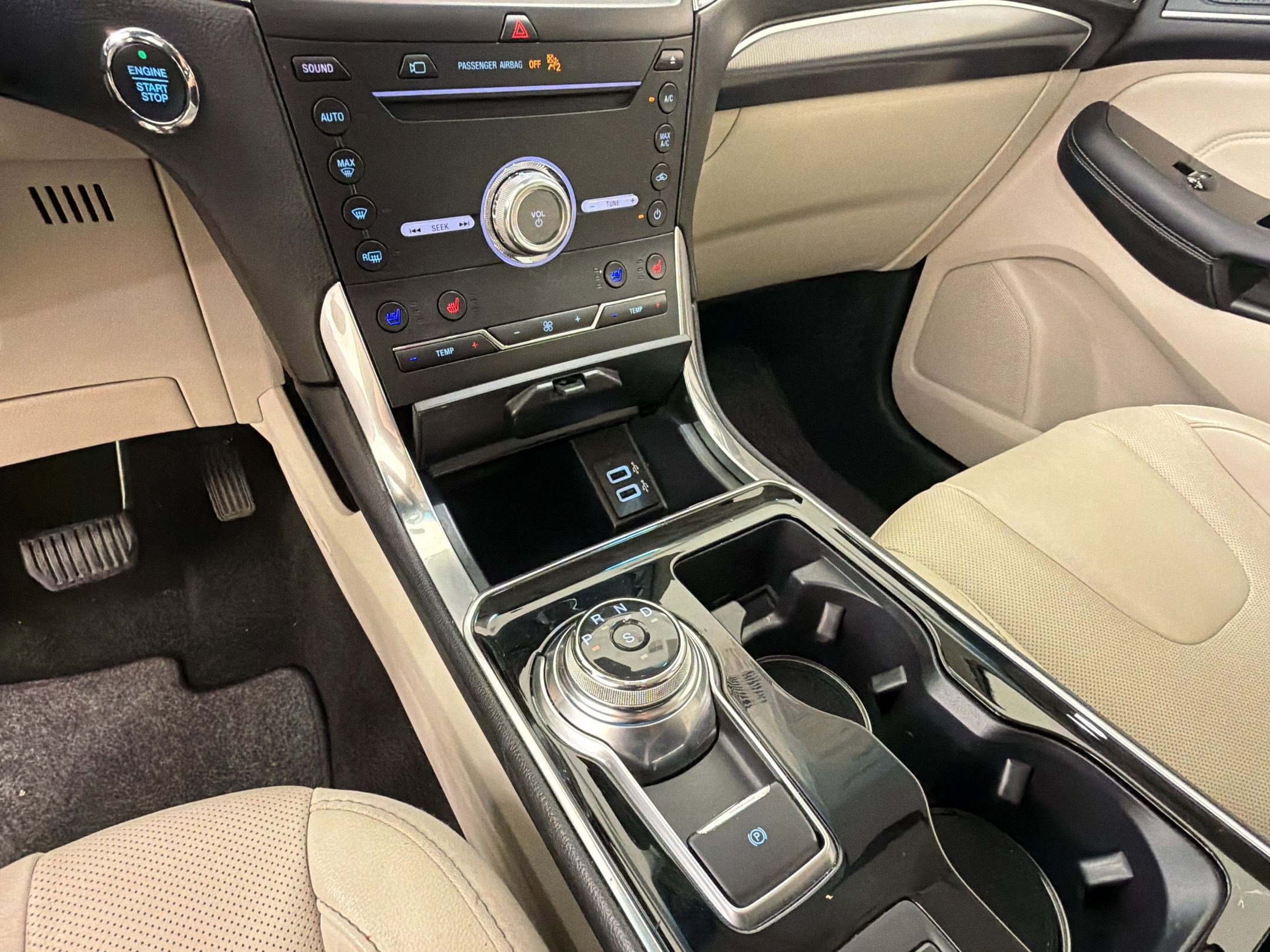 Certified 2019 Ford Edge Titanium w/ Equipment Group 301A FWD image 18