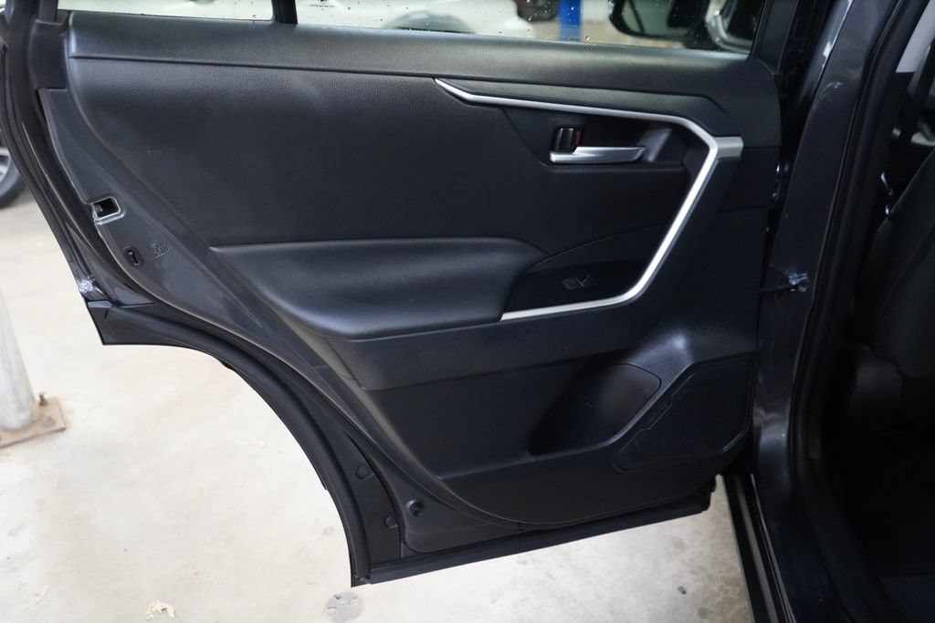 Used 2025 Toyota RAV4 XLE AWD/4WD image 27