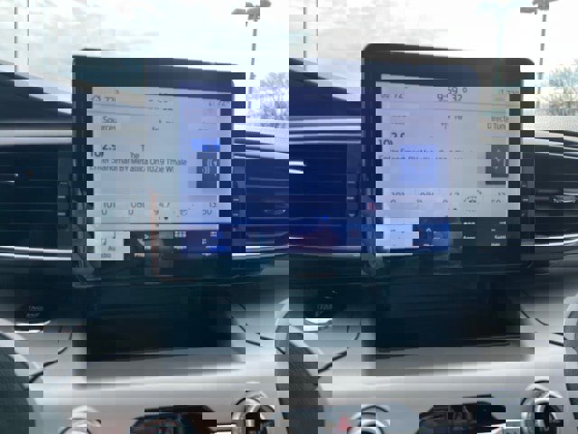 Certified 2022 Ford Explorer XLT w/ Equipment Group 202A image 19