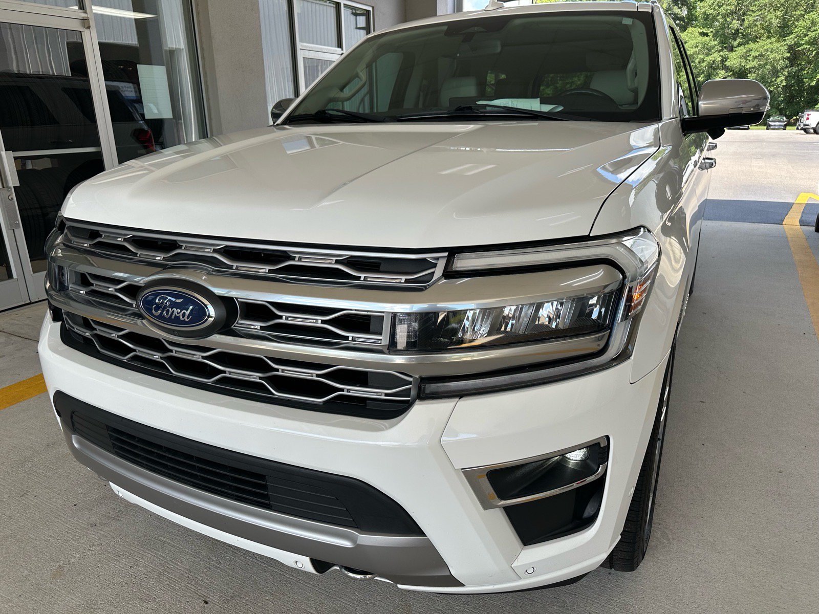 Certified 2022 Ford Expedition Platinum AWD/4WD image 2