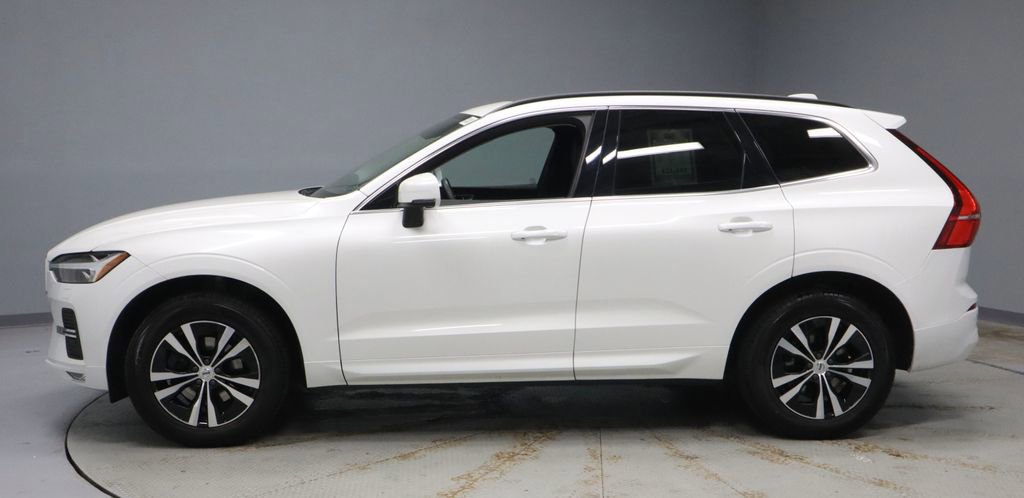Used 2023 Volvo XC60 B5 Core AWD/4WD image 2