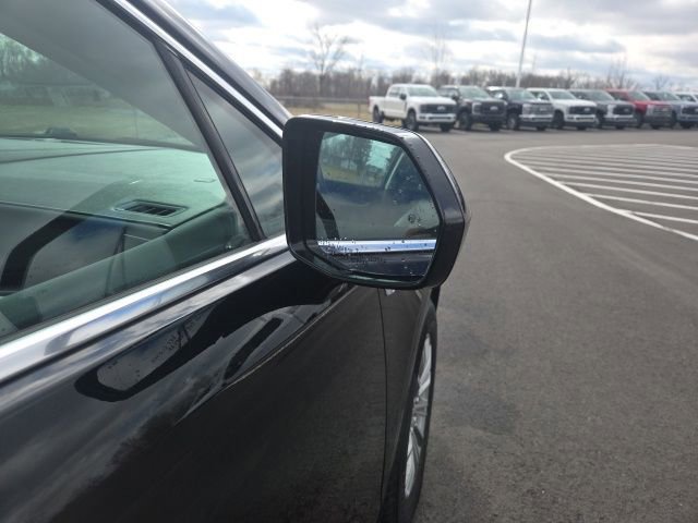 Used 2017 Cadillac XT5 Luxury w/ Driver Awareness Package image 10