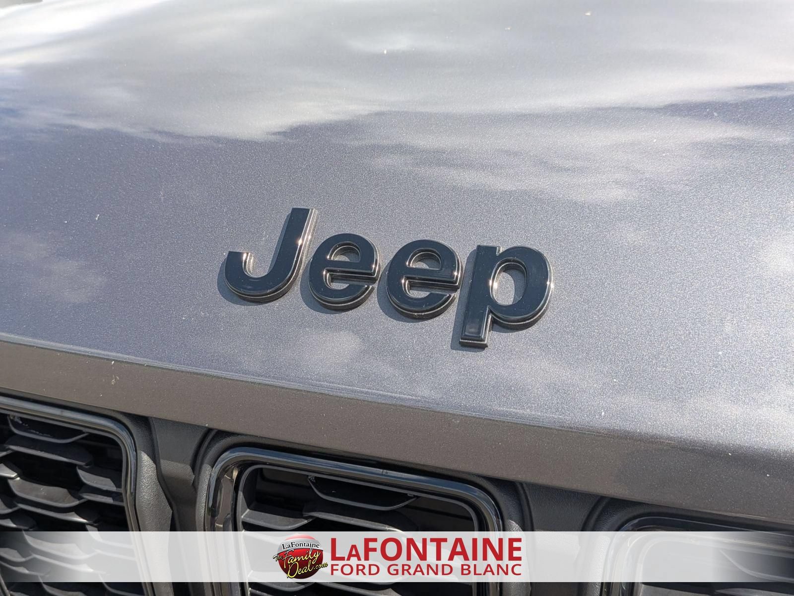 Used 2023 Jeep Grand Cherokee L Laredo AWD/4WD image 9