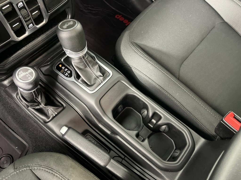 Used 2020 Jeep Wrangler Unlimited Sahara image 23