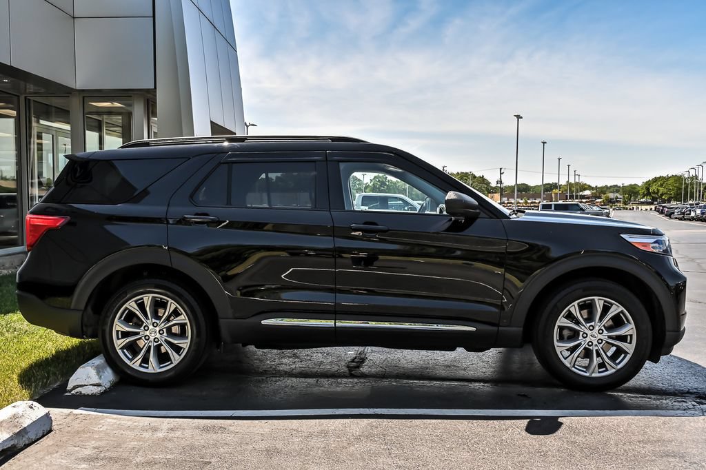 Certified 2023 Ford Explorer XLT w/ Equipment Group 202A AWD/4WD image 10