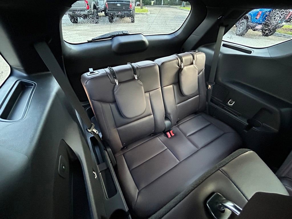 Certified 2025 Ford Explorer Platinum w/ Ultimate Package AWD/4WD image 33
