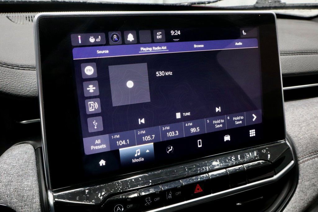 Used 2023 Jeep Compass Latitude image 10