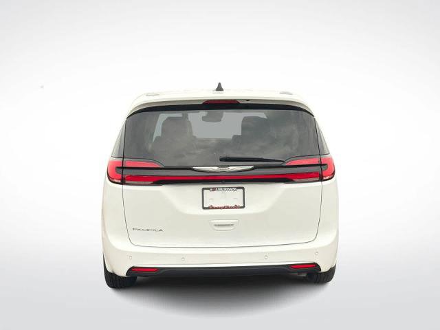 Used 2024 Chrysler Pacifica Touring-L FWD image 7