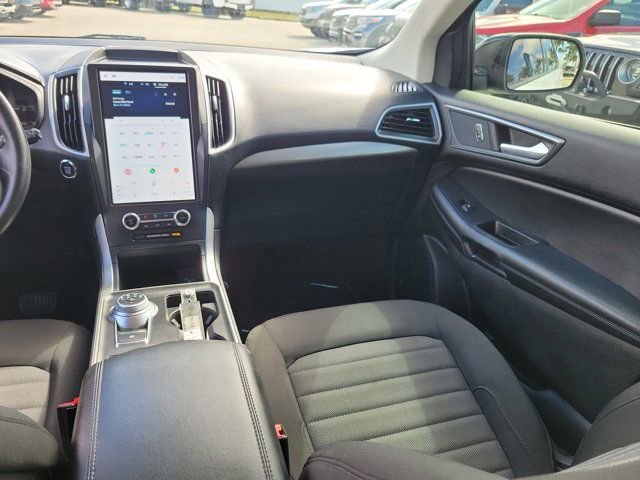 Certified 2024 Ford Edge SE w/ Black Appearance Package image 19