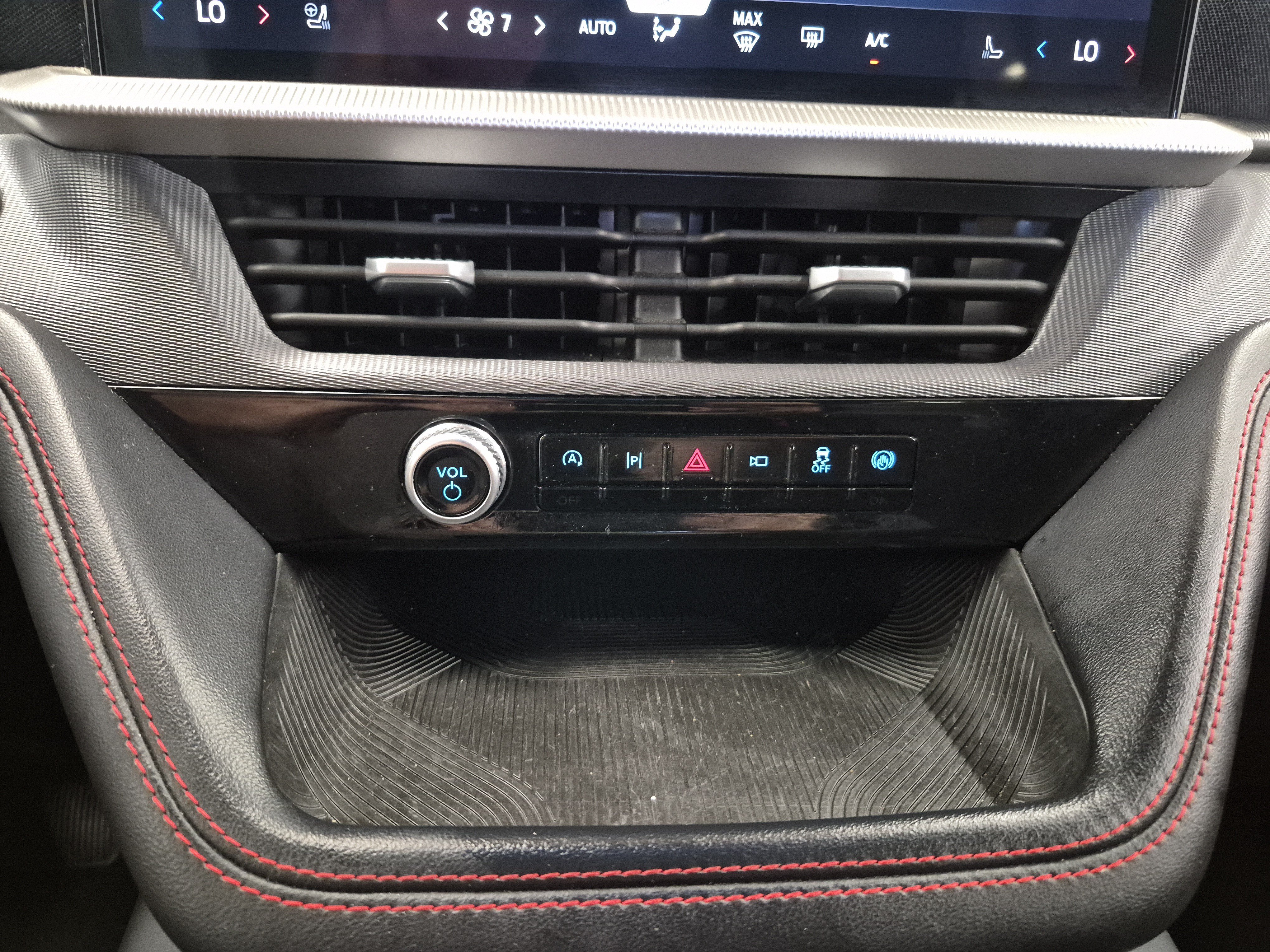 Certified 2025 Ford Explorer ST-Line w/ ST-Line Street Pack AWD/4WD image 32