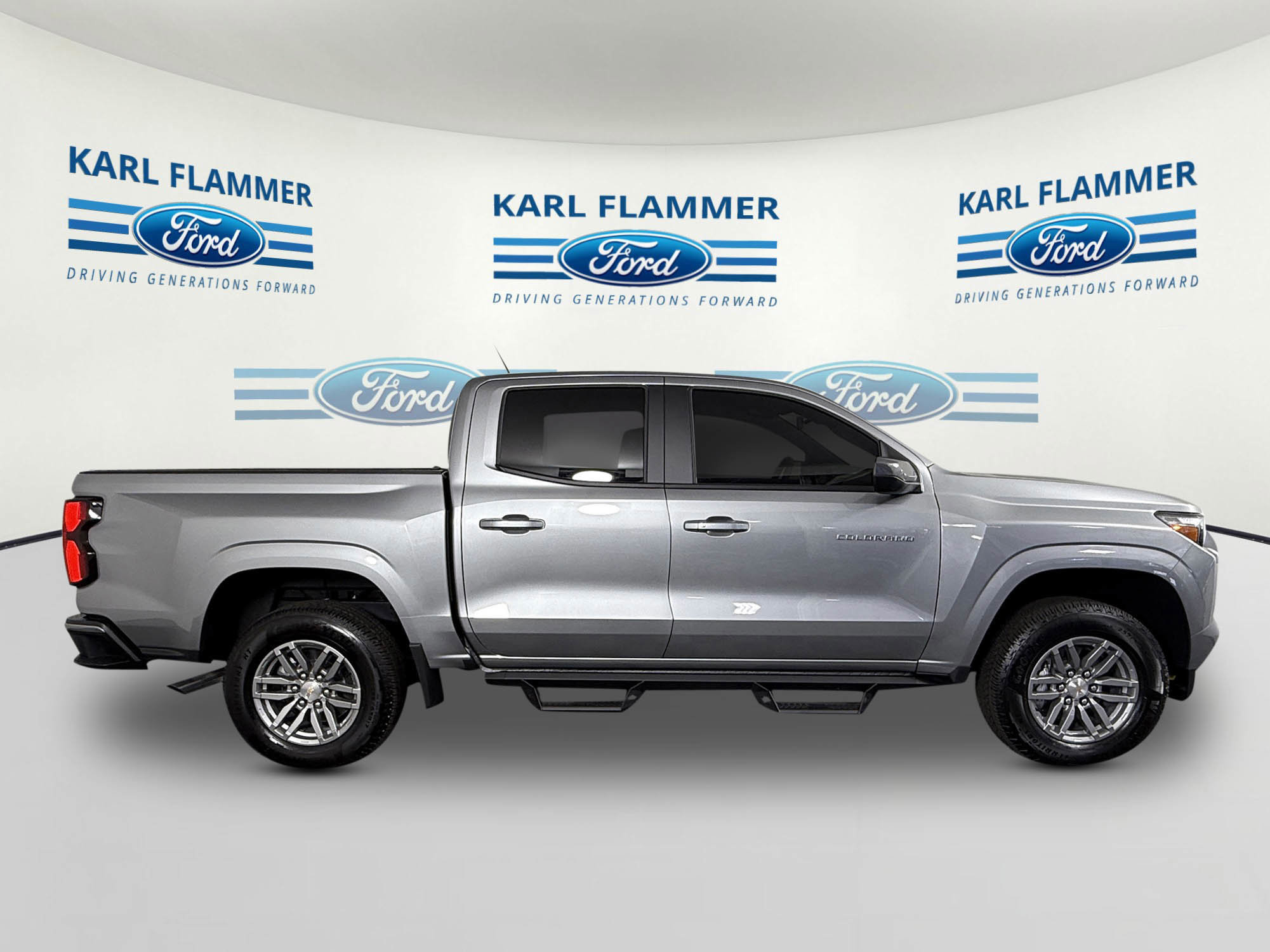 Used 2024 Chevrolet Colorado LT w/ LT Convenience Package III image 2