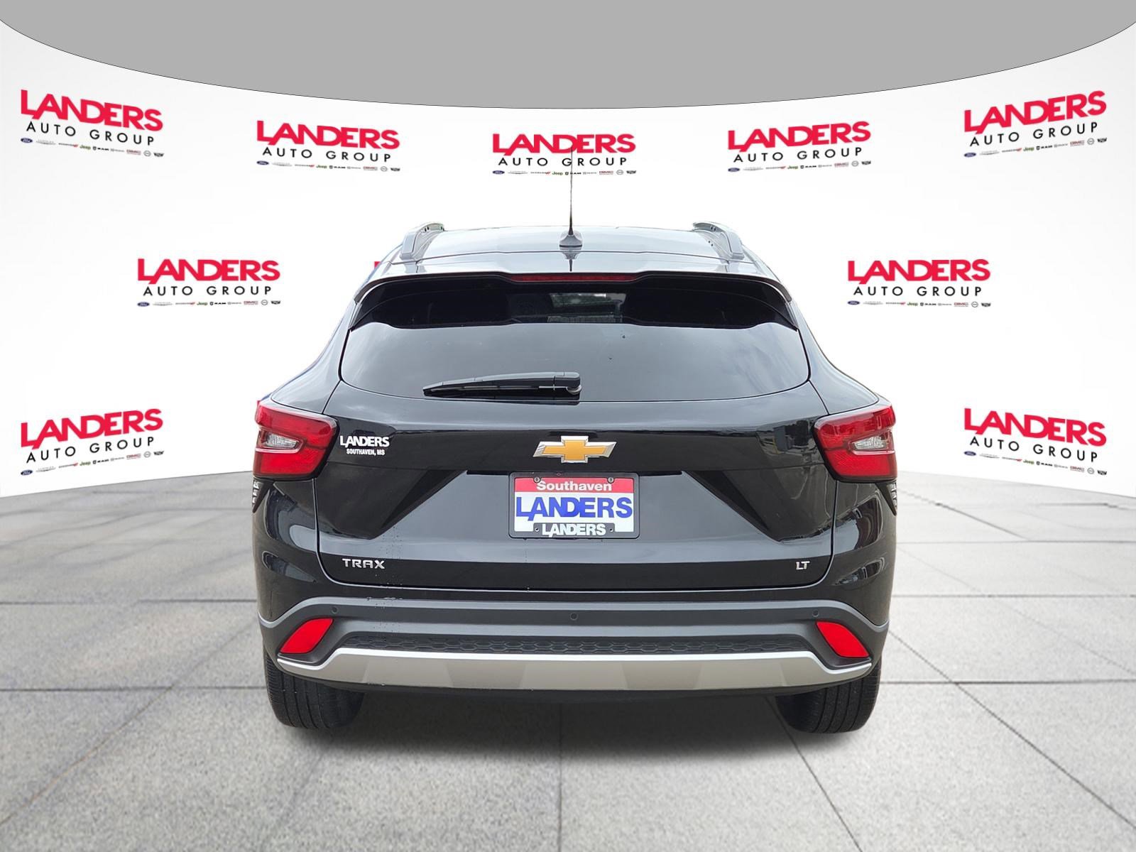 Used 2024 Chevrolet Trax LT w/ Driver Confidence Package FWD image 4