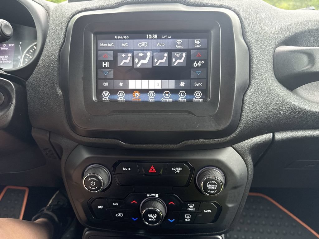 Used 2018 Jeep Renegade Latitude AWD/4WD image 18