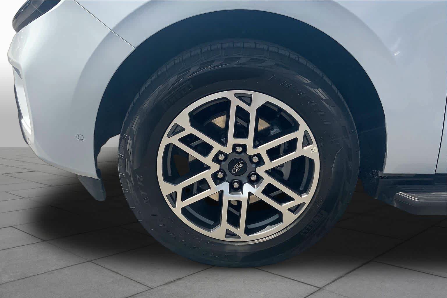 Certified 2025 Ford Expedition Active AWD/4WD image 11