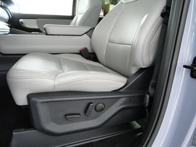 Certified 2025 Ford Expedition Active AWD/4WD image 17