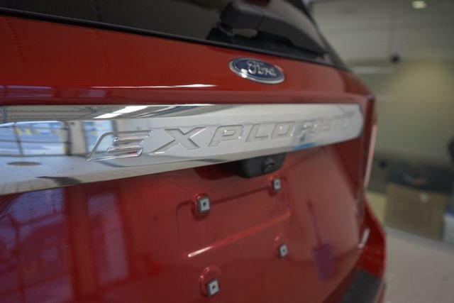 Certified 2023 Ford Explorer XLT w/ Equipment Group 202A AWD/4WD image 13