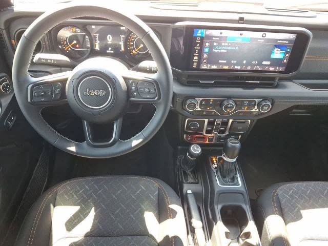 Used 2025 Jeep Gladiator Mojave w/ Convenience Group AWD/4WD image 27