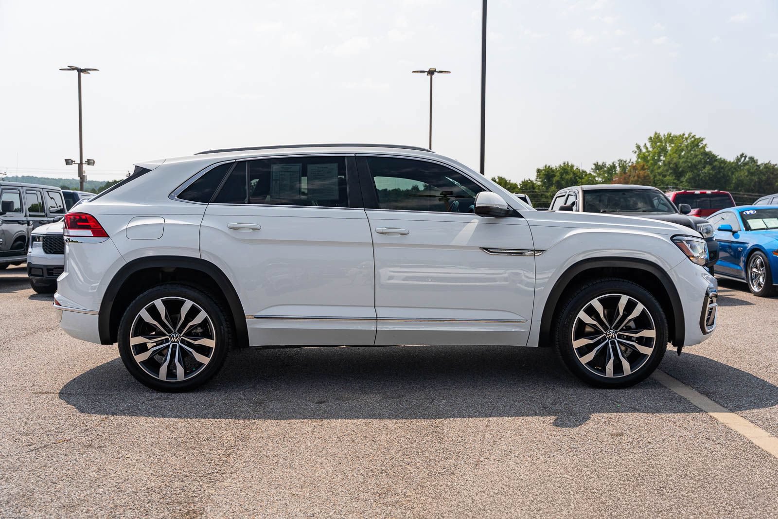 Used 2021 Volkswagen Atlas Cross Sport SEL R-Line FWD image 8