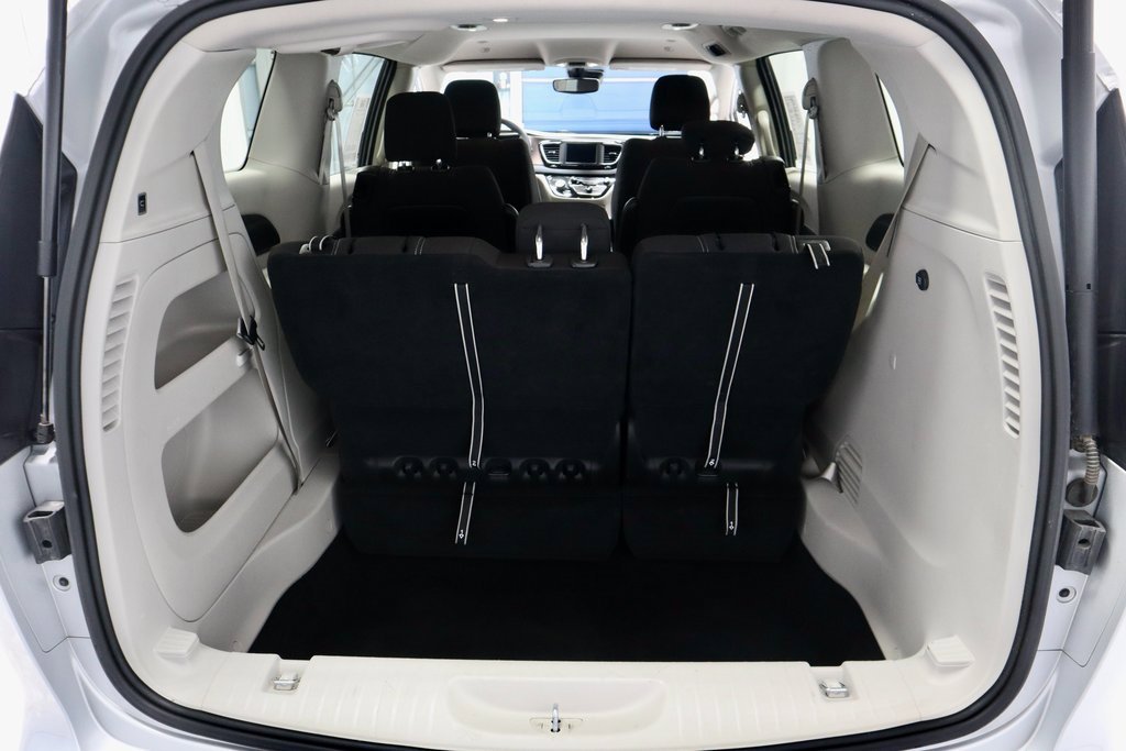 Used 2024 Chrysler Voyager LX image 12