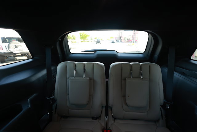 Certified 2018 Ford Explorer XLT w/ Equipment Group 202A AWD/4WD image 9