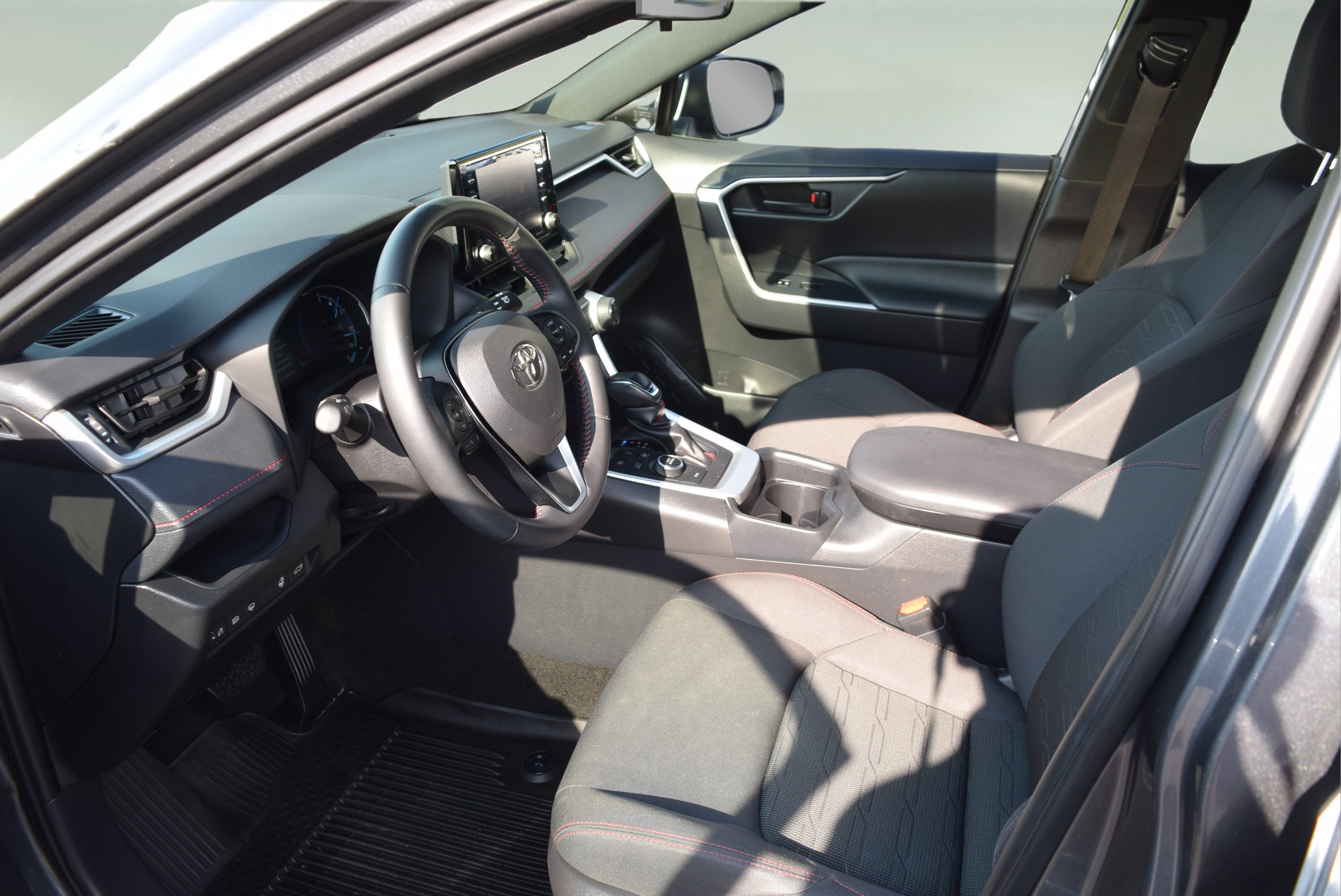 Used 2021 Toyota RAV4 SE w/ Weather & Moonroof Package AWD/4WD image 10