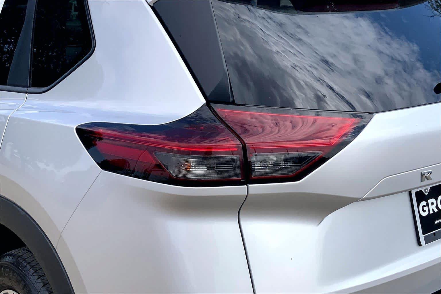 Used 2023 Nissan Rogue SV AWD/4WD image 29