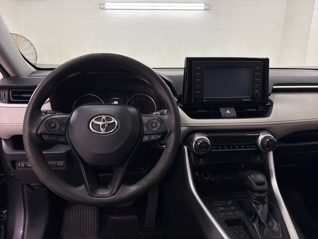 Used 2020 Toyota RAV4 XLE w/ Convenience Package FWD image 9