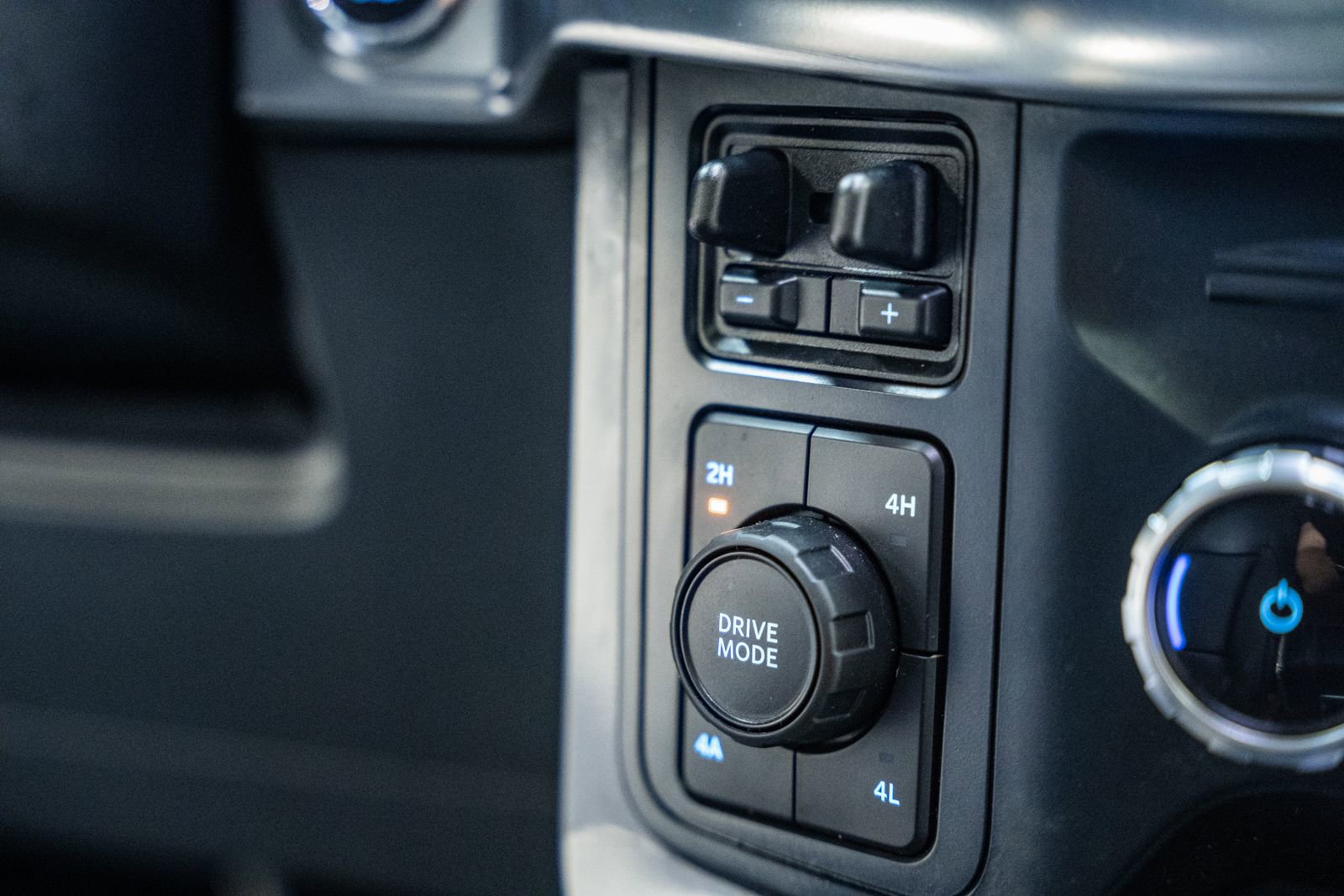 Certified 2023 Ford F150 Lariat w/ Equipment Group 502A High image 34