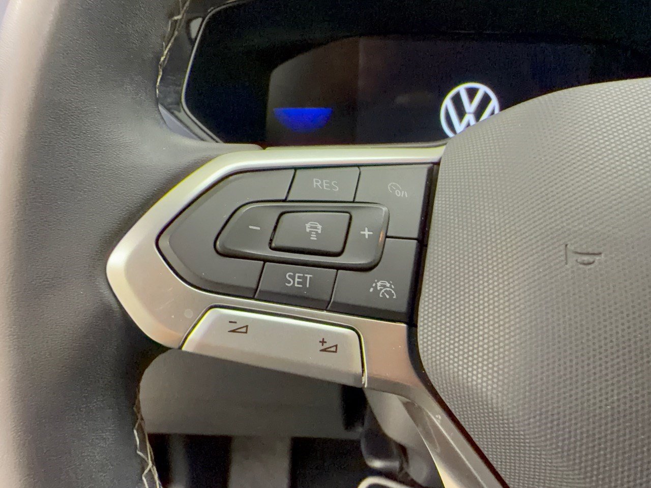 Used 2023 Volkswagen Taos SE FWD image 18