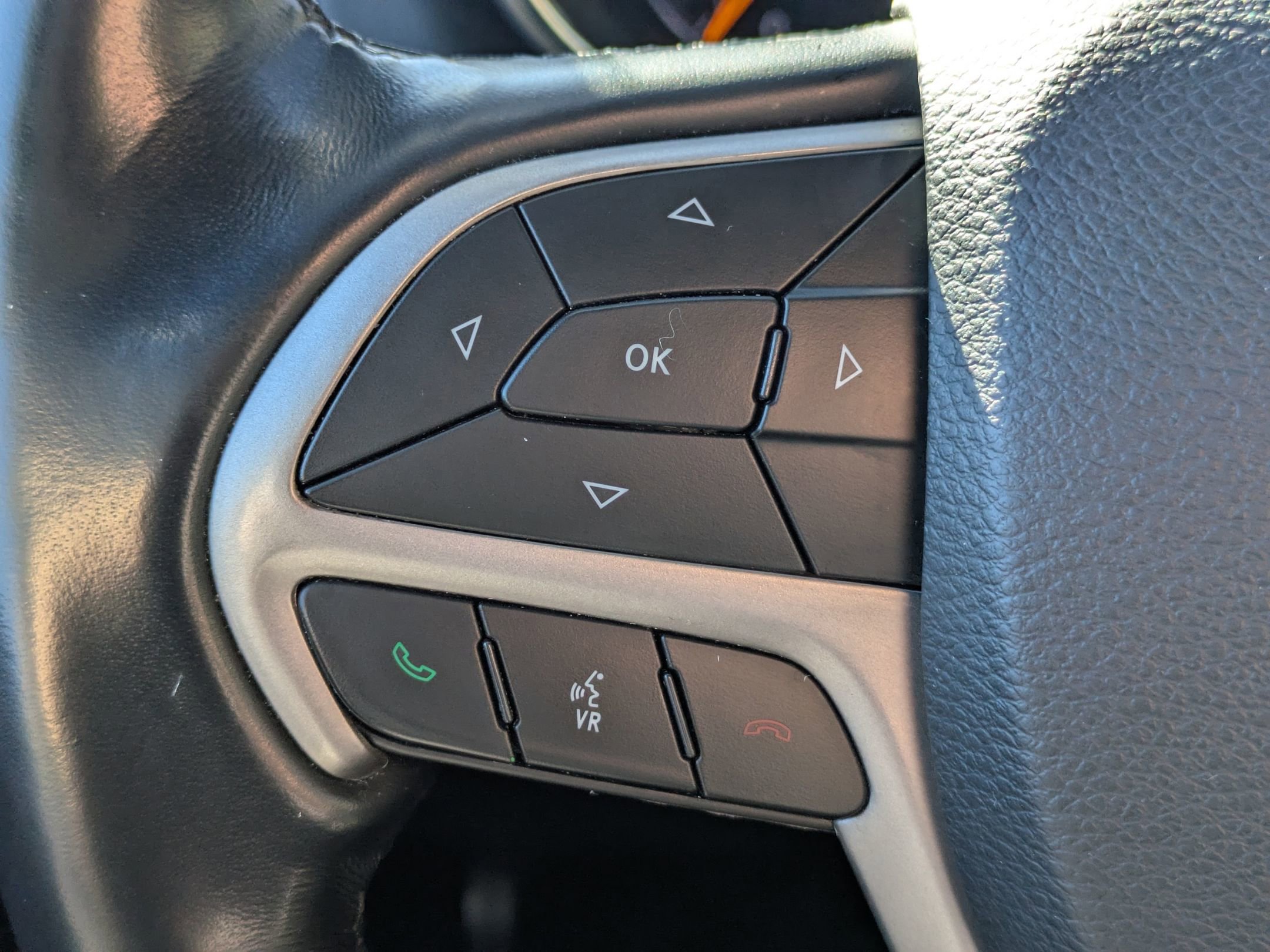 Used 2021 Jeep Grand Cherokee Laredo X image 15