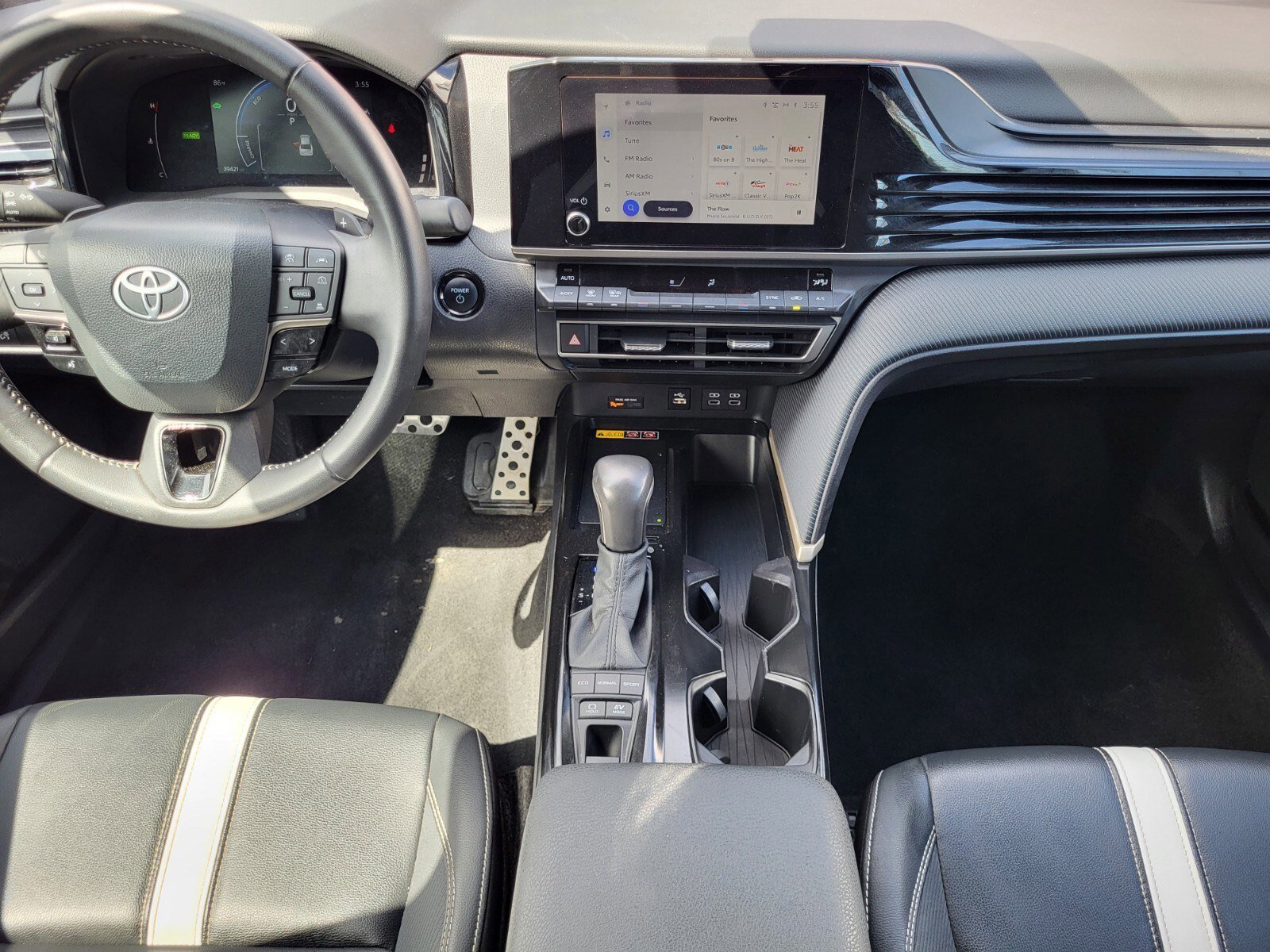 Used 2025 Toyota Camry SE image 15