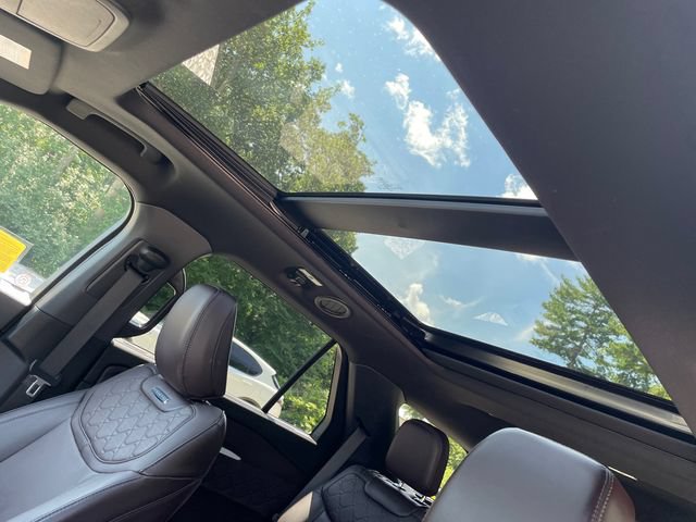 Certified 2025 Ford Explorer Platinum w/ Ultimate Package AWD/4WD image 43