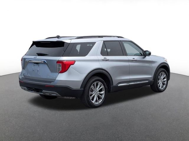 Certified 2023 Ford Explorer XLT w/ Equipment Group 202A AWD/4WD image 3