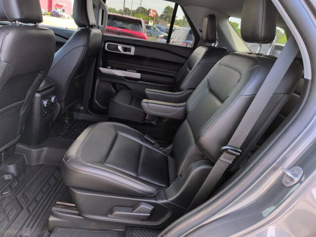 Certified 2022 Ford Explorer XLT w/ Equipment Group 202A RWD image 30