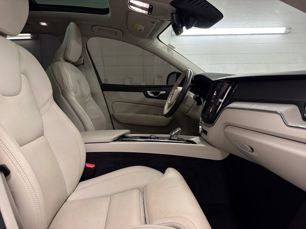Used 2023 Volvo XC60 B6 Ultimate w/ Protection Package Premier AWD/4WD image 29