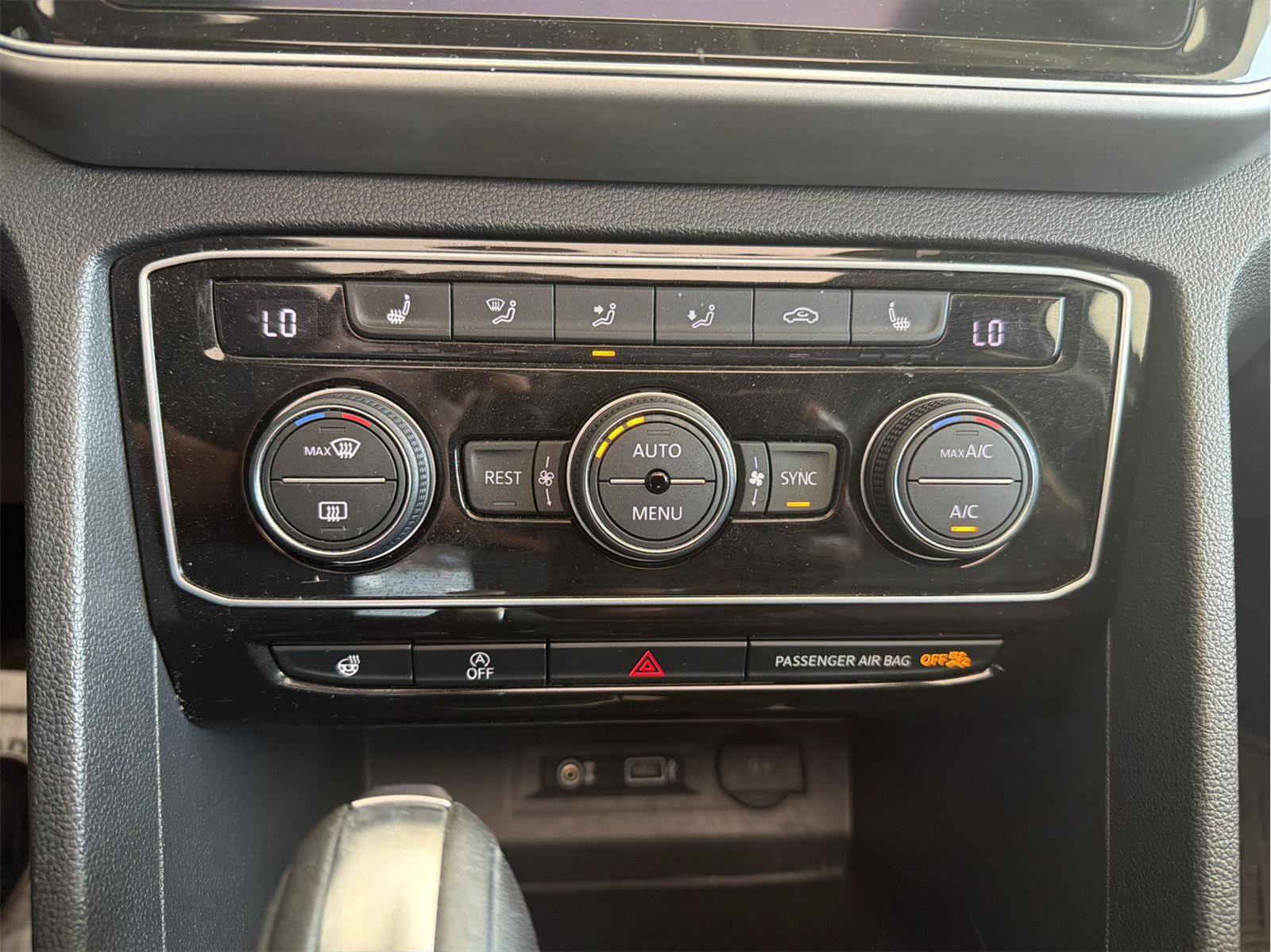 Used 2019 Volkswagen Atlas SEL R-Line FWD image 24