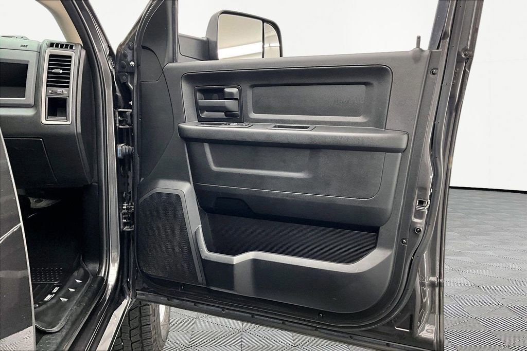 Used 2018 RAM 2500 Tradesman w/ Chrome Appearance Group image 25