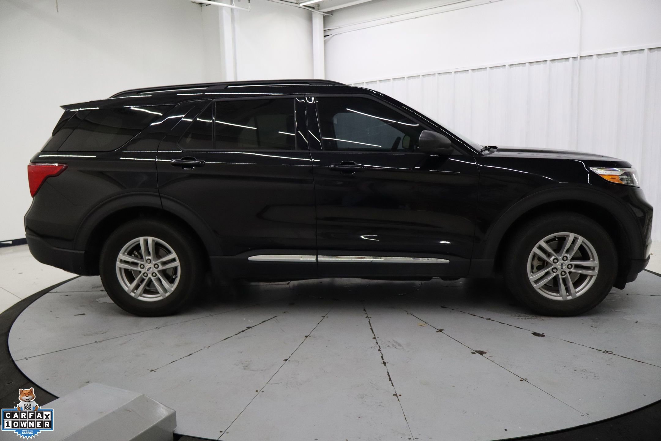 Certified 2023 Ford Explorer XLT image 2