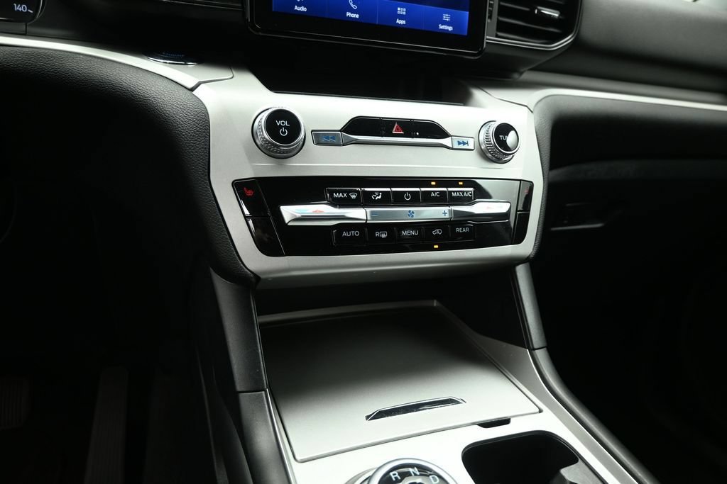 Certified 2024 Ford Explorer XLT RWD image 15