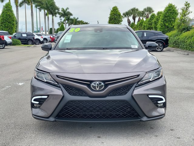 Used 2020 Toyota Camry SE FWD image 2