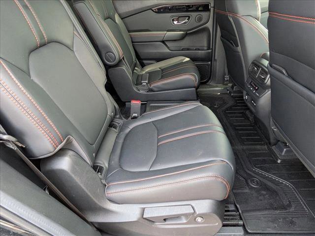 Used 2025 Honda Pilot TrailSport image 18