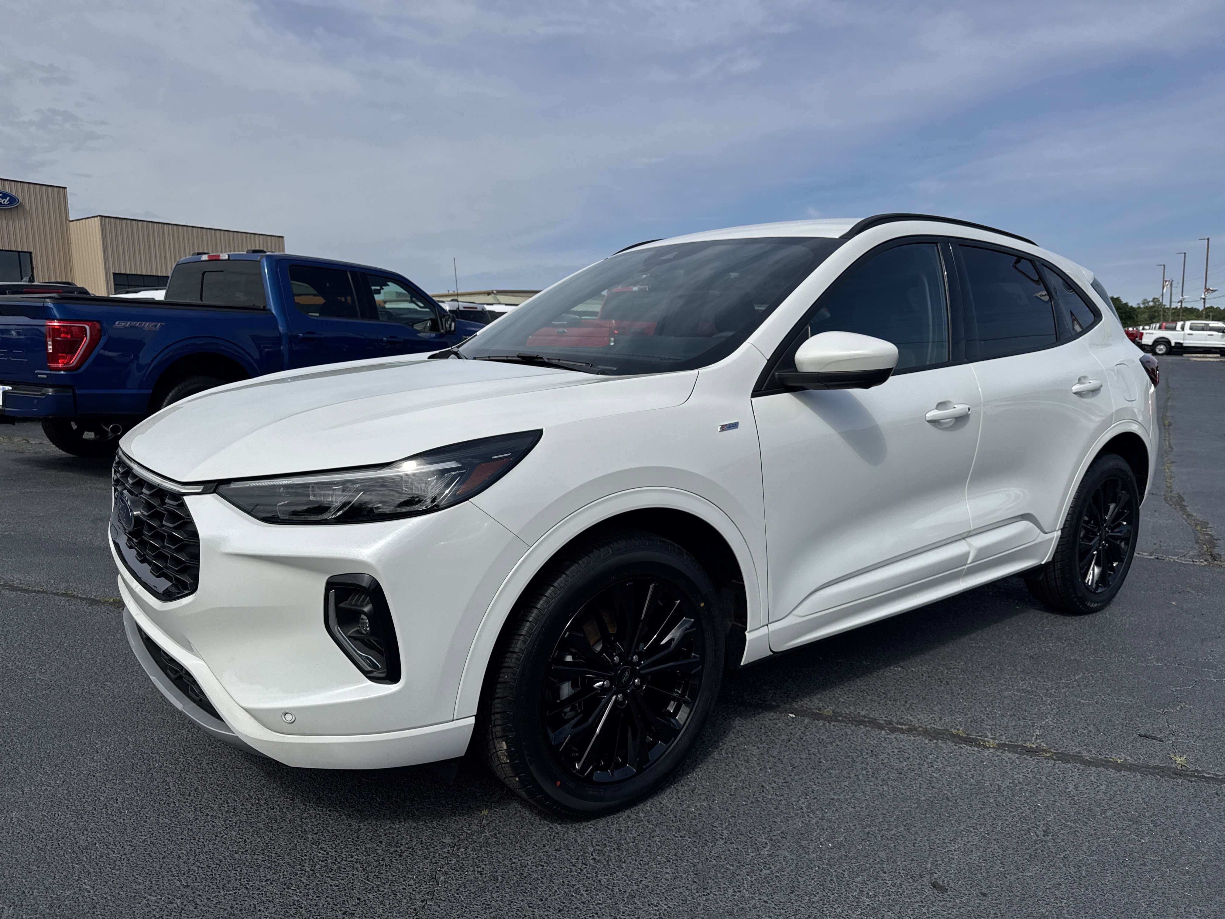 Certified 2023 Ford Escape ST-Line Elite AWD/4WD image 2
