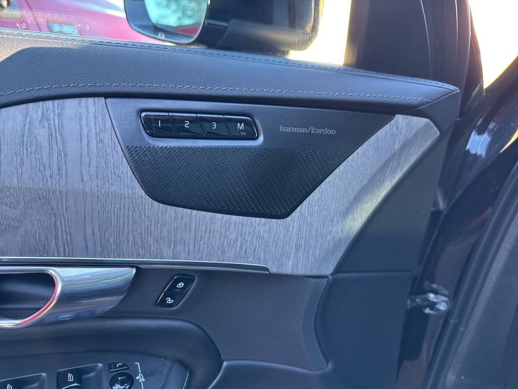 Used 2023 Volvo XC90 B6 Ultimate w/ Protection Package Premier image 14