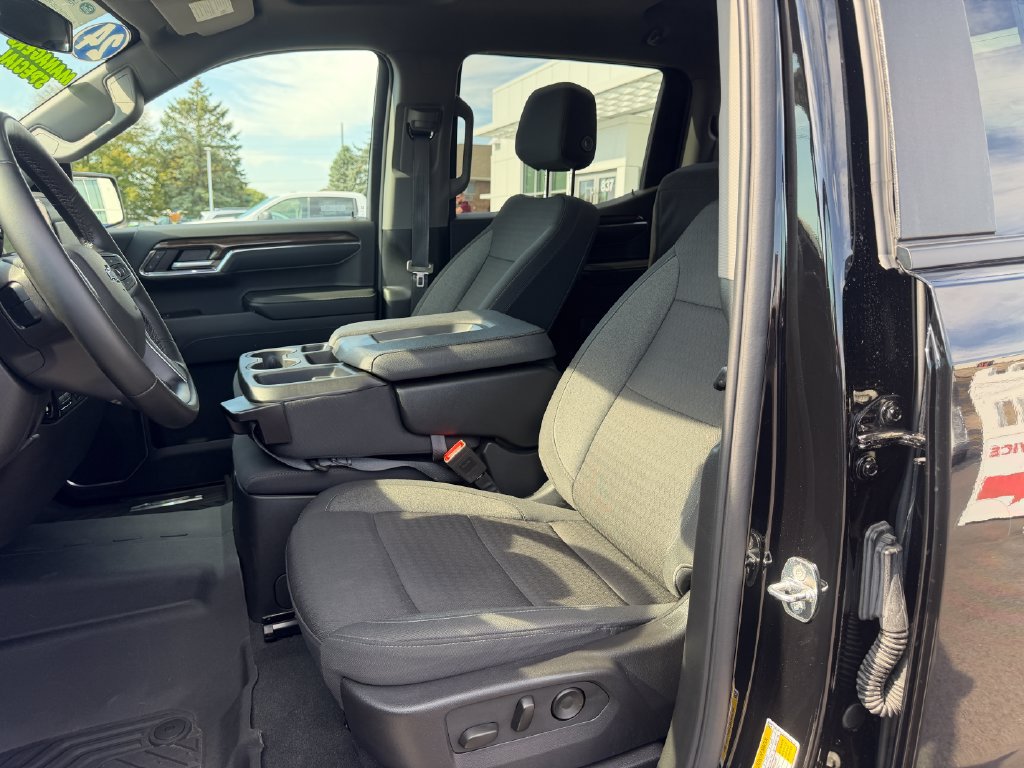 Used 2024 Chevrolet Silverado 1500 RST AWD/4WD image 17