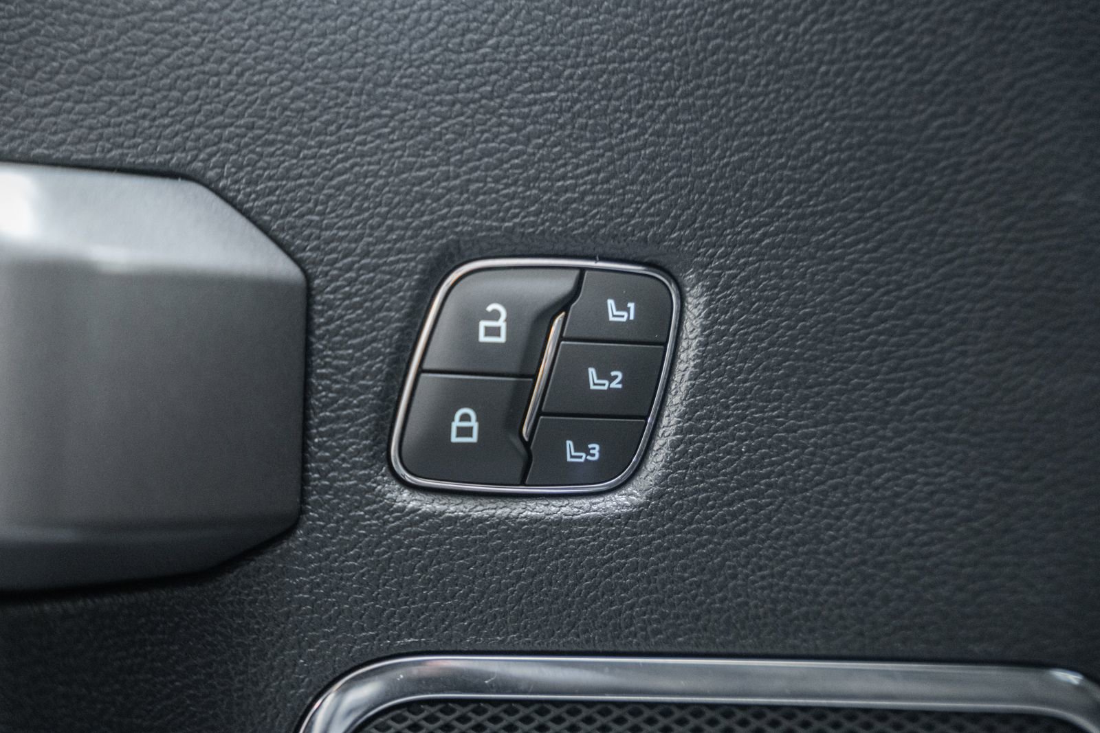 Certified 2022 Ford F250 Platinum w/ Snow Plow Prep Package image 46