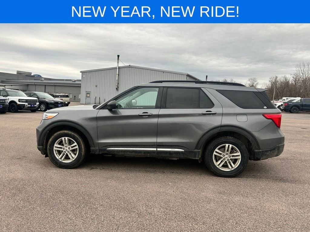 Certified 2021 Ford Explorer XLT w/ Equipment Group 202A image 3