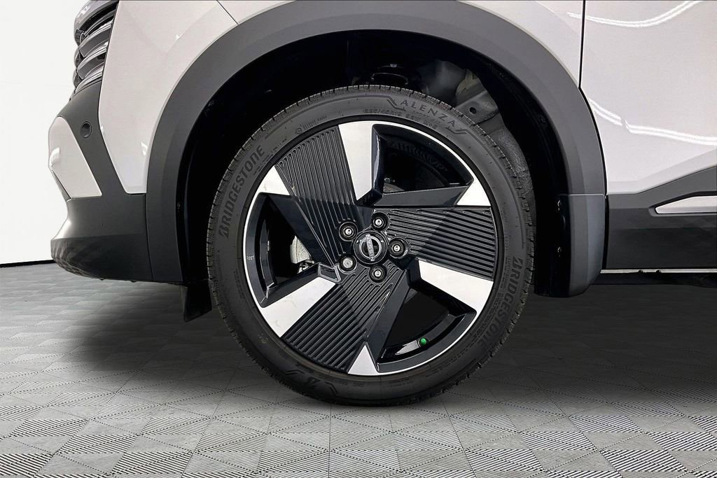 Used 2025 Nissan Kicks SR FWD image 11